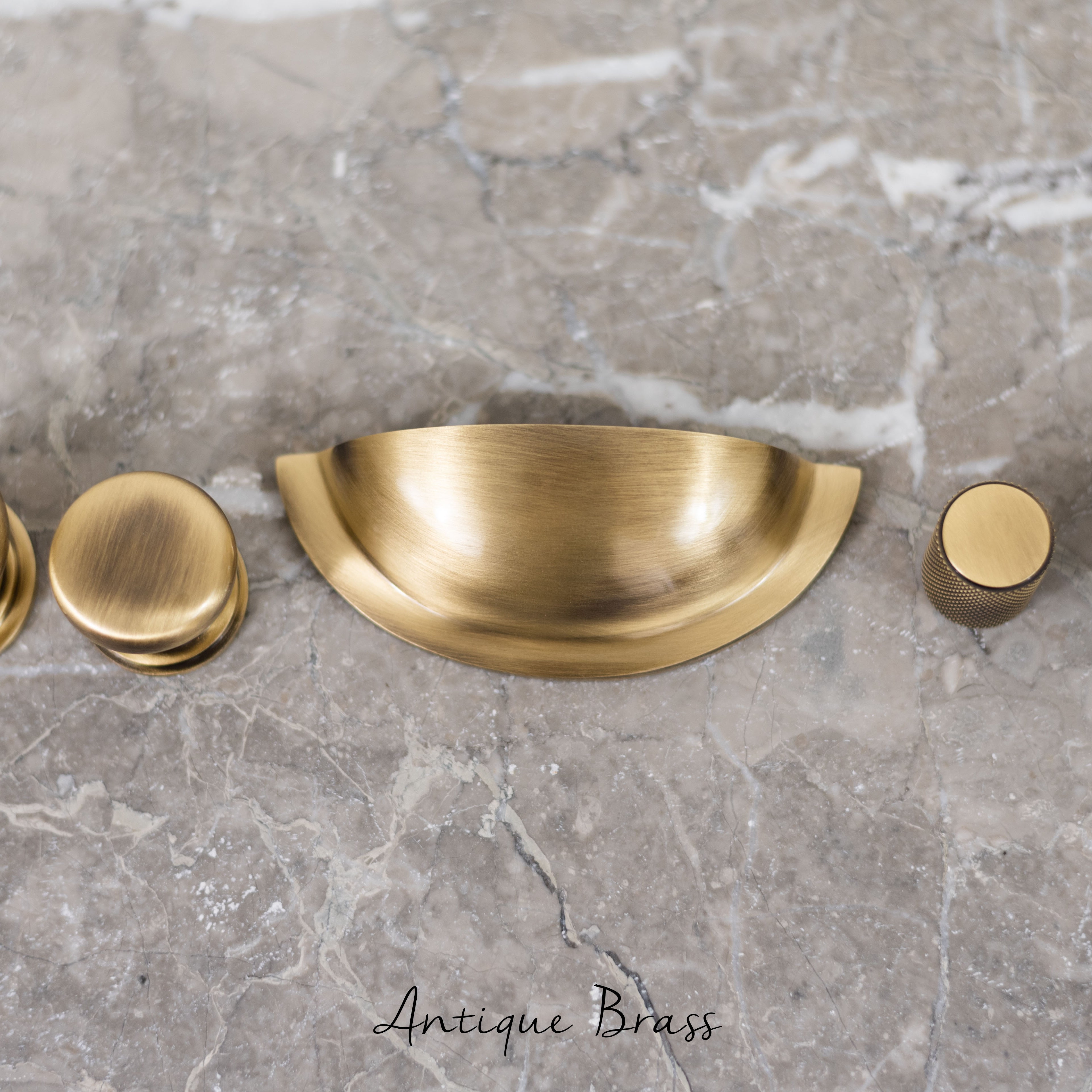 Old English Lincoln Solid Brass Victorian Knob 32mm on Concealed Fix