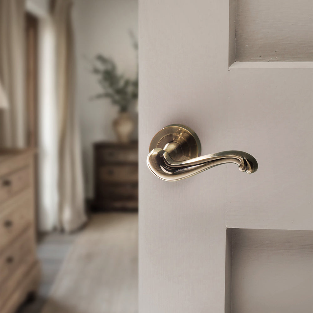 Old English Colchester Lever Door Handle on Round Rose