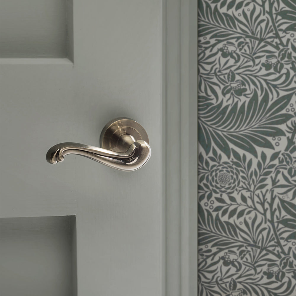 Old English Colchester Lever Door Handle on Round Rose