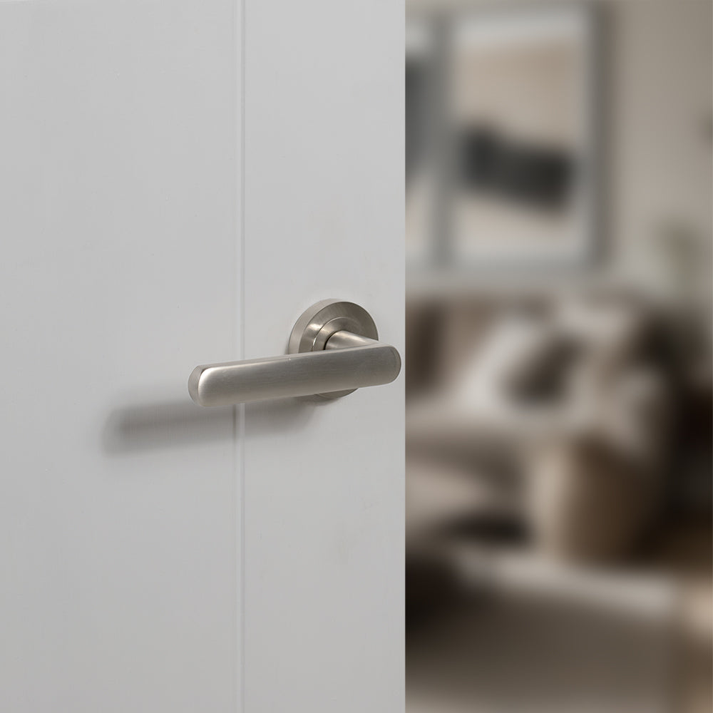 STATUS Carolina Lever Door Handle on Round Rose