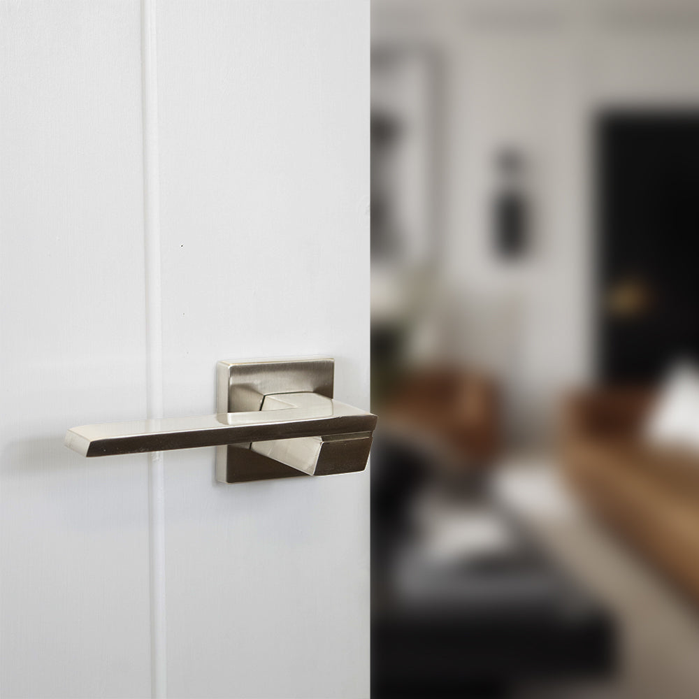 Senza Pari Giovanni Lever Door Handle on Flush Square Rose