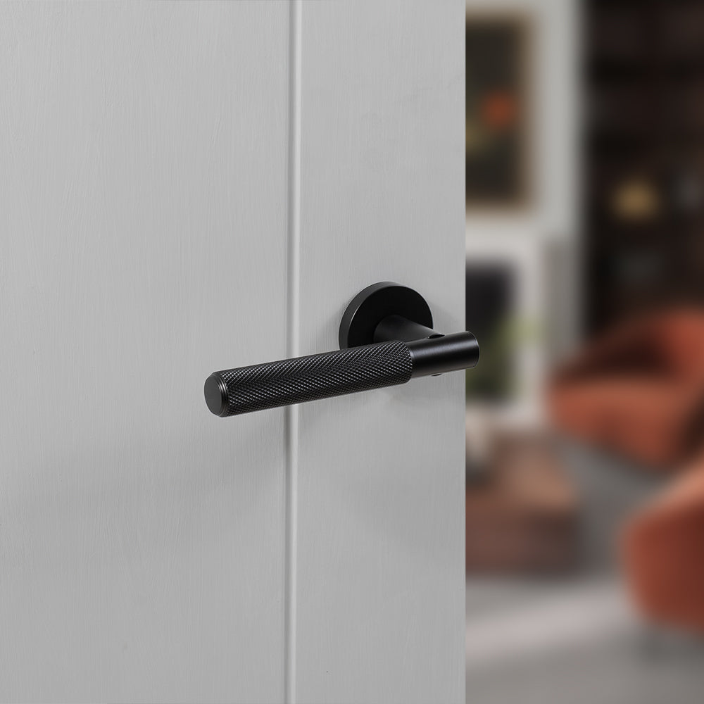 Senza Pari Rosarno Knurled Lever Door Handle on Minimal Round Rose