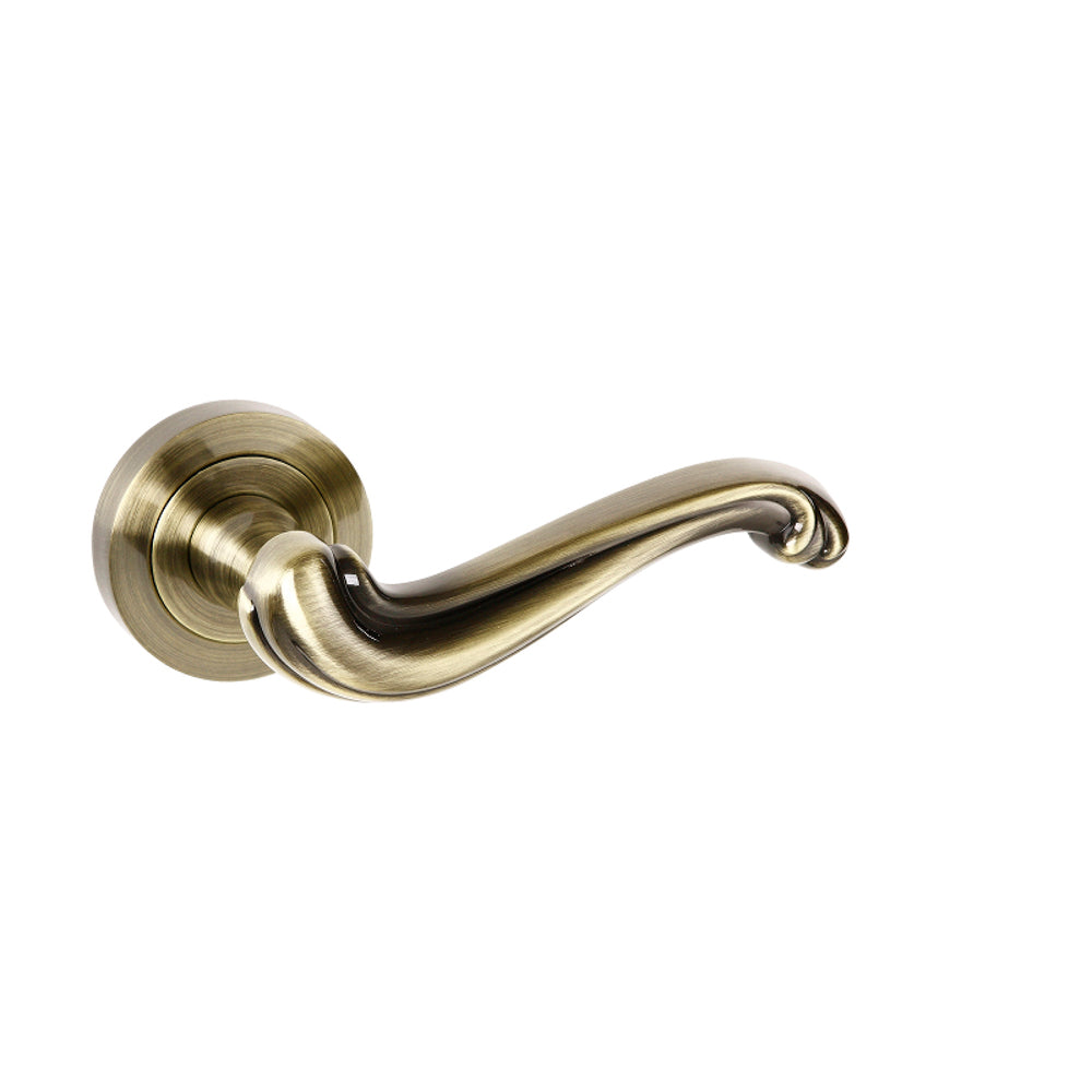 Old English Colchester Lever Door Handle on Round Rose - Antique Brass