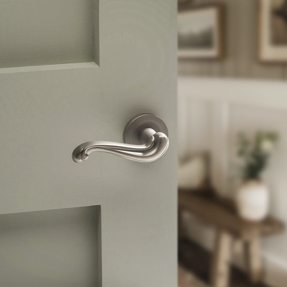 Old English Colchester Lever Door Handle on Round Rose