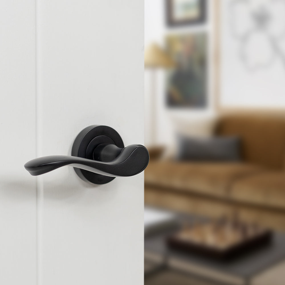 Old English Warwick Lever Door Handle on Round Rose