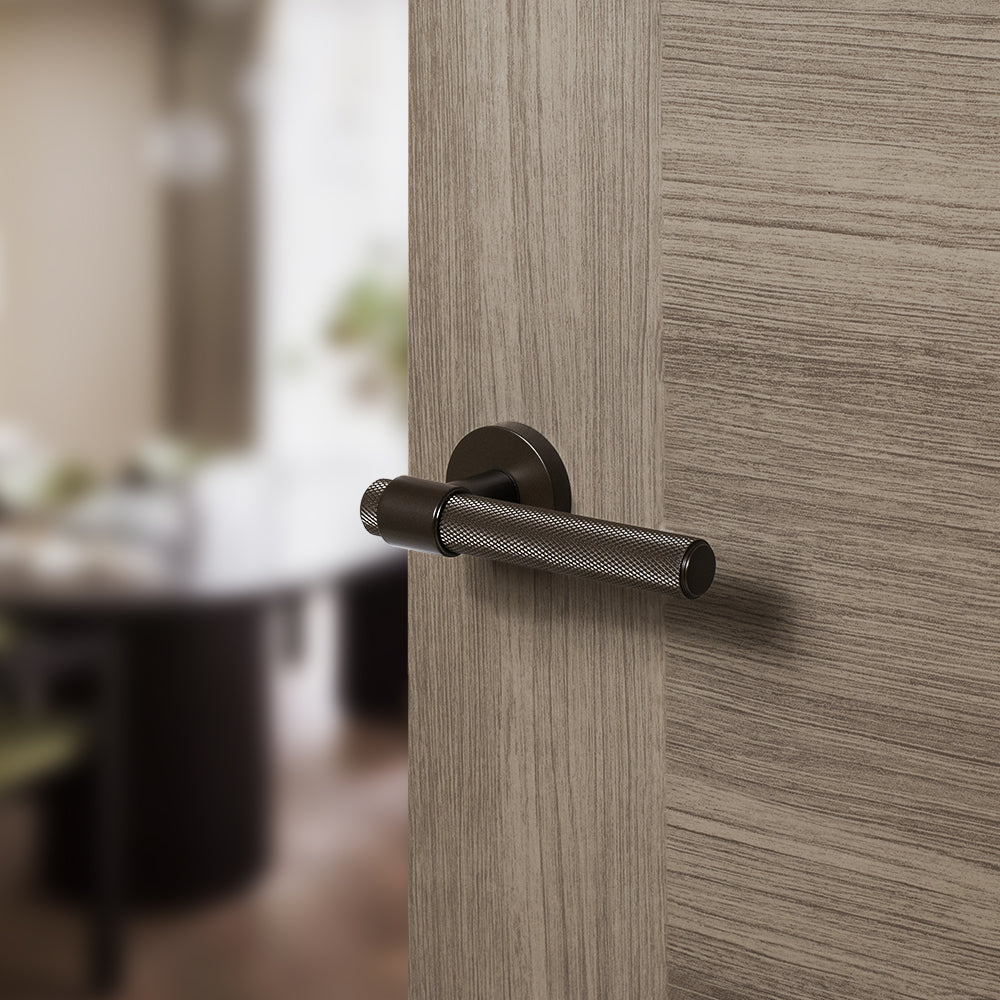 Senza Pari Andretta Knurled Lever Door Handle on Minimal Round Rose