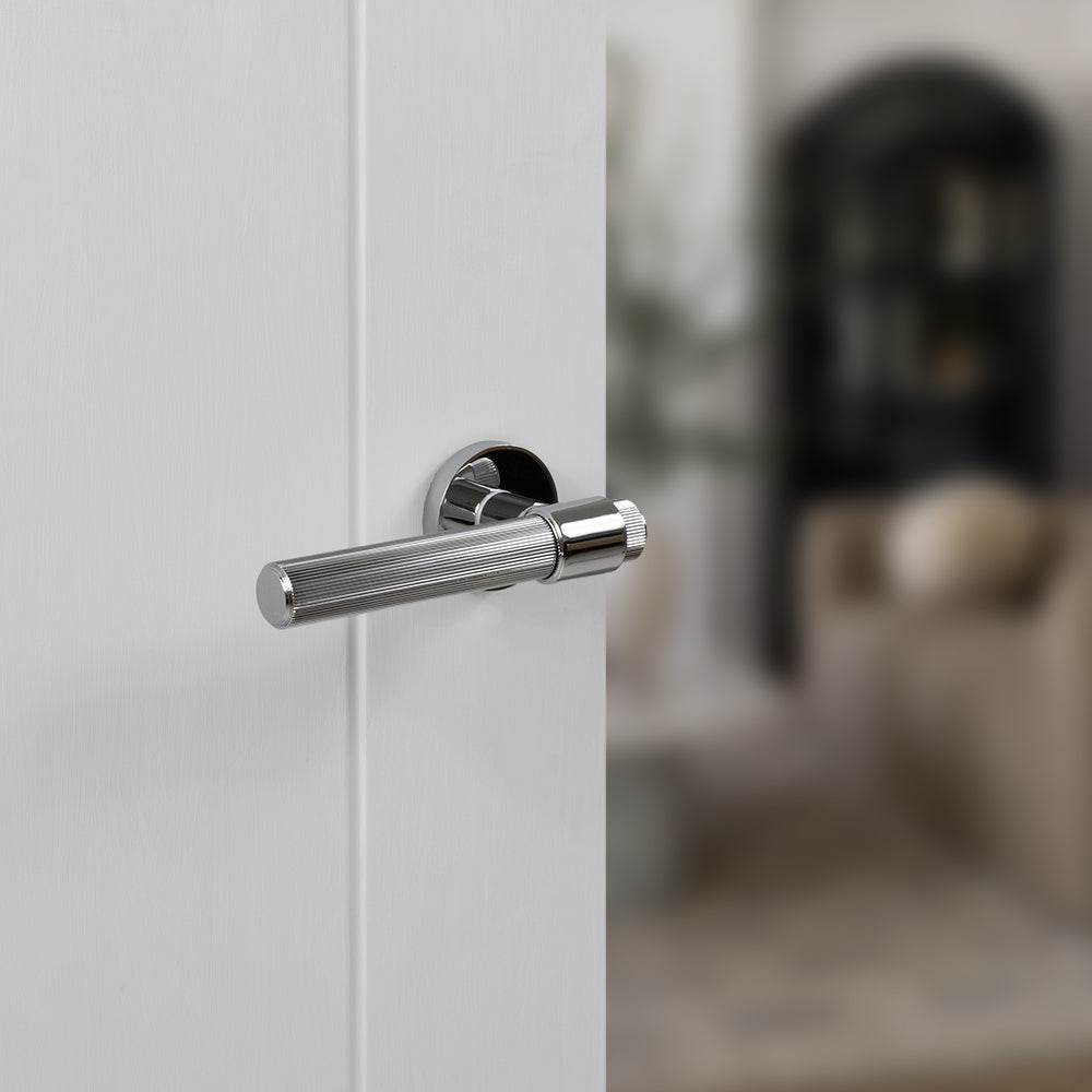 Senza Pari Fasana Linear Knurled Lever Door Handle on Minimal Round Rose