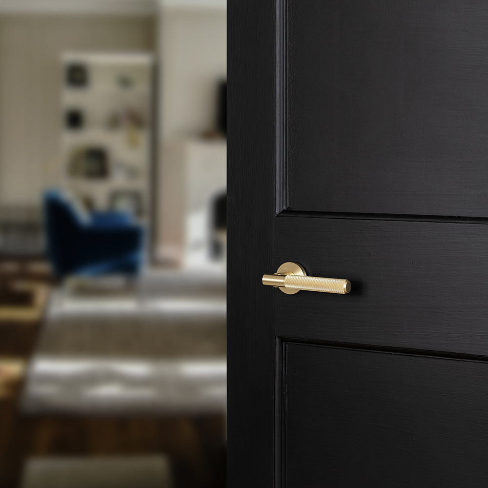 Senza Pari Rosarno Knurled Lever Door Handle on Minimal Round Rose