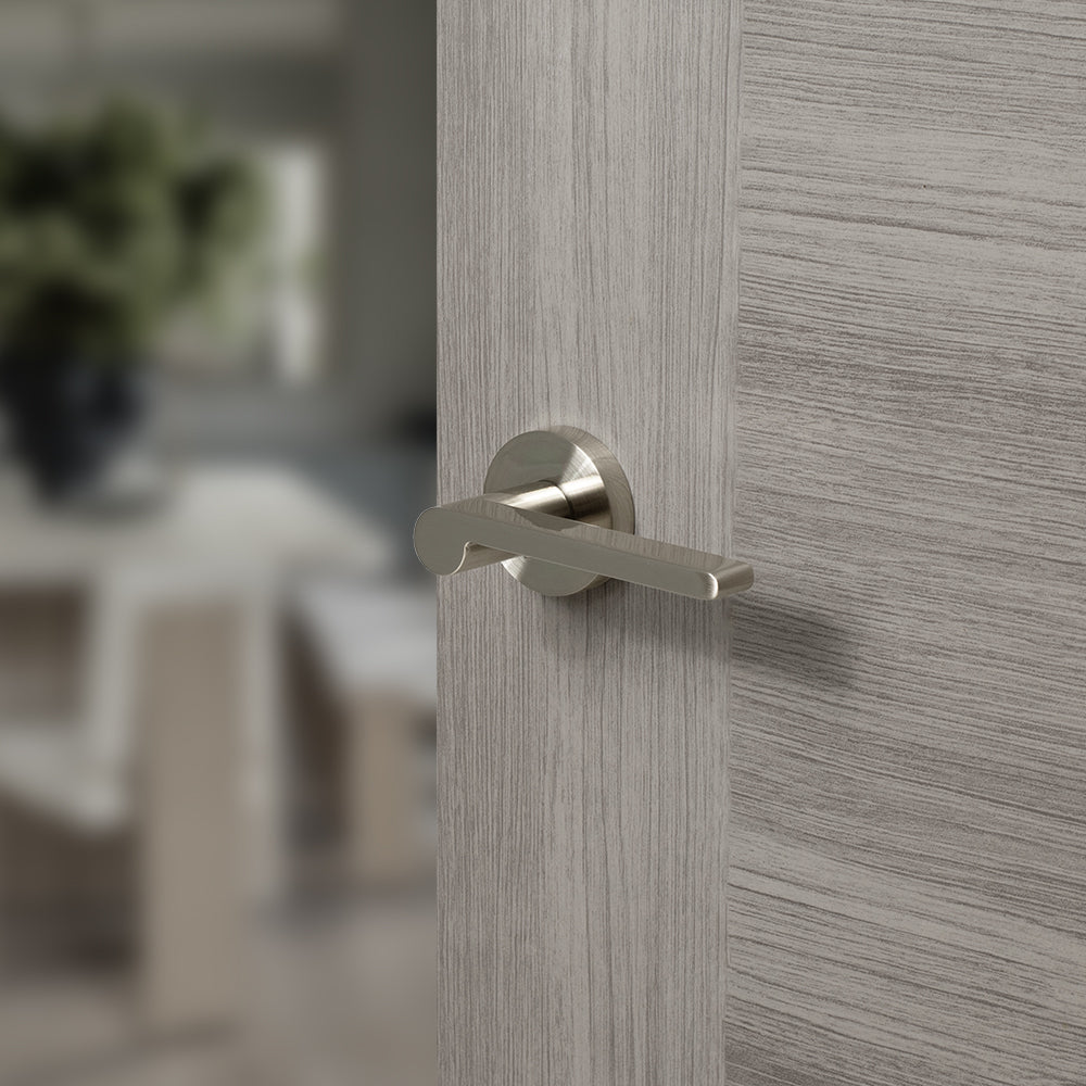Senza Pari Darrio Lever Door Handle on Round Rose